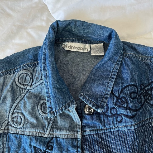 Dressbarn Embroidered Denim Vest in Size Small - Picture 2 of 3